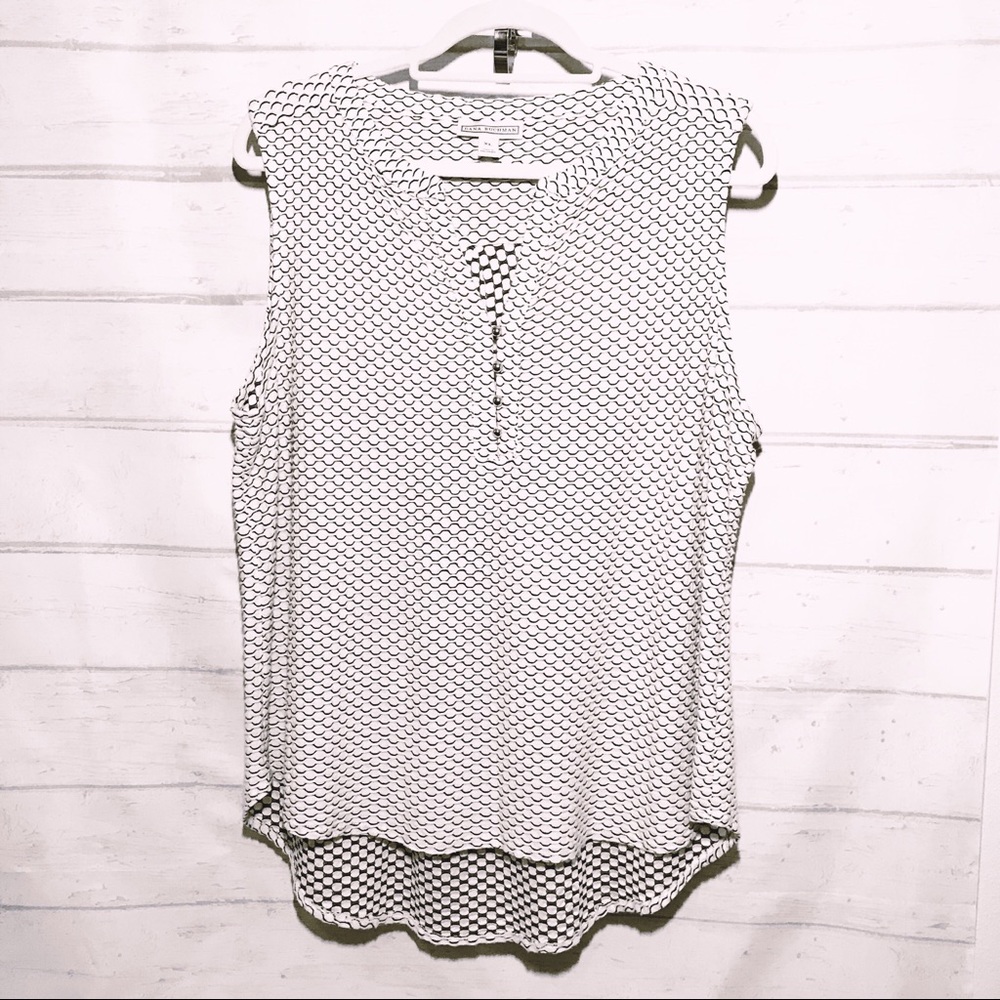 Dana Buchman Black & White Scallop Pattern Top